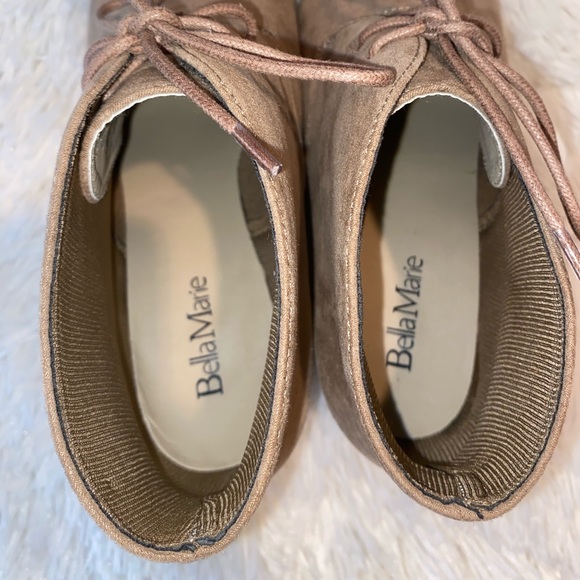 ๐ Bella Marie Taupe Suade Wedge Tie Boots 8.5 - Picture 4 of 11